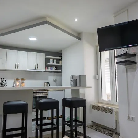 Modern Budget Apartment, Center, Up To 6 People Apartman *