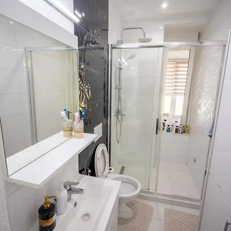 Modern Budget Apartment, Center, Up To 6 People Διαμέρισμα Σαράγεβο