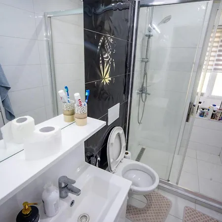 Διαμέρισμα Modern Budget Apartment, Center, Up To 6 People